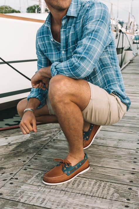 Sperrys Men Outfit, Mens Preppy Fashion, Boat Shoes Outfit Mens, Boat Shoes Outfit, Style Archetypes, Sailing Shoes, Shoe Outfits, Loafers Boots, Boat Shoes Fashion