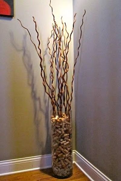 I have this vase, and these twigs and TONS of corks. Why haven't I thought of this. Takken Decor, Wine Cork Projects, Wine Cork Diy, Wine Cork Art, Vase Deco, Cork Projects, Cork Diy, Wine Craft, Cork Art