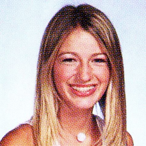 Blake Lively Young, Celebrity Yearbook Photos, Celebrity Yearbook, Pictures Of Celebrities, Yearbook Pictures, Celebrities Before And After, Yearbook Photos, Teen Magazine, Beauty Looks