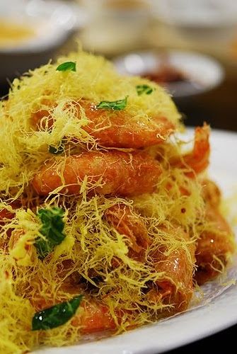 Nestum Butter Prawn is a relatively new Malaysian creation–combining the best of Malay, Chinese, Indian, and western ingredients, this is a... Recipes Dumplings, Butter Prawns, Butter Prawn, Malaysian Recipes, Masakan Malaysia, Chinese Fish, Armenian Food, Noodle Soups, Prawn Dishes