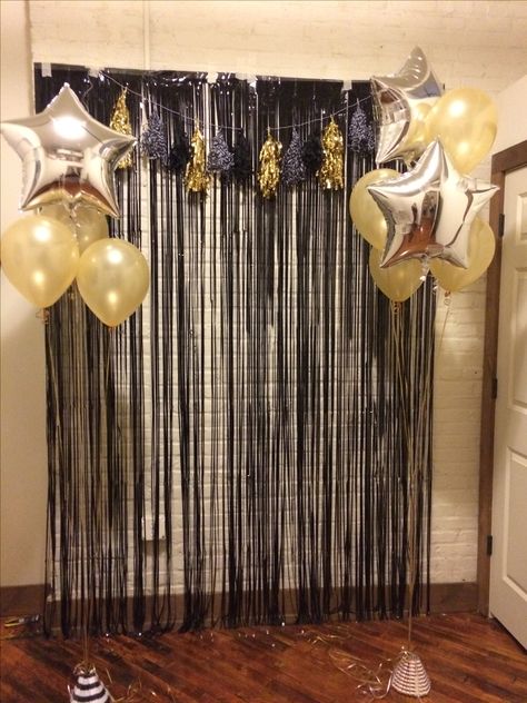 New Years Eve photobooth background New Years Photo Booth Diy, Easy Photobooth Ideas, New Year’s Eve Photo Booth, New Year’s Eve Photo Backdrop, Photobooth Background Ideas, New Year’s Eve Backdrop, Wedding Photobooth Background, Photobooth Backdrop Diy, New Years Eve Photo Backdrop