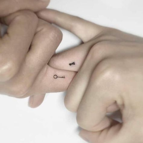 30 Beautiful Matching Tattoo Designs For Couples - The XO Factor Parejas Aesthetic, Pinky Tattoo, Married Couple Tattoos, Wörter Tattoos, Orca Tattoo, Tattoo Band, Cute Tattoos On Wrist, Tattoo Placements, Couple Tattoos Unique