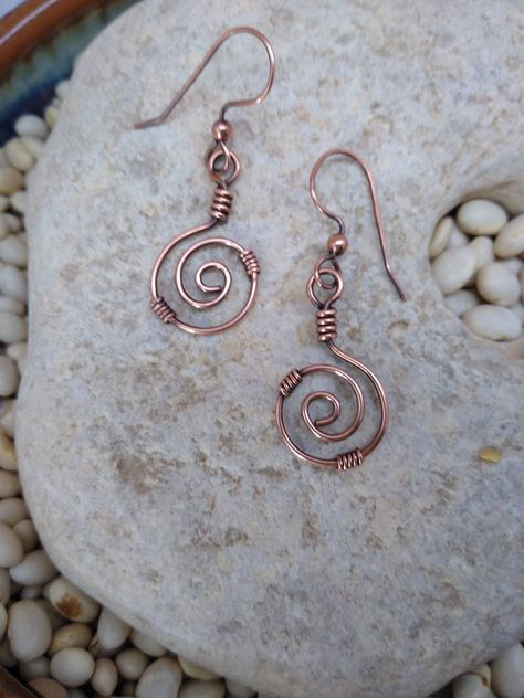 Dainty antiqued Copper swirls with Copper Coils.  The swirl is one of my favorite shapes to make with wire.  Can be used for dressing up or with casual wear. Copper Wire Earrings, Copper Wire Crafts, 2024 Jewelry, Wire Earrings Handmade, Tin Jewelry, Iron Jewelry, Wire Wrap Jewelry Designs, Copper Wire Jewelry, Jewelry Design Inspiration