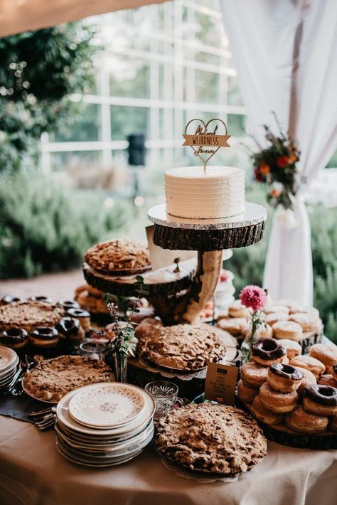 Display your wedding desserts on wood planks to add a rustic touch to your reception decor | Image by Samantha Floyd Photography Alternative Sweet Table Wedding, Cake And Pie Table Wedding, Nontraditional Wedding Dessert, Outdoor Wedding Dessert Table, Pie Table Wedding, Dessert Display Ideas, Wedding Dessert Table Ideas, Rustic Wedding Desserts, Wedding Dessert Display