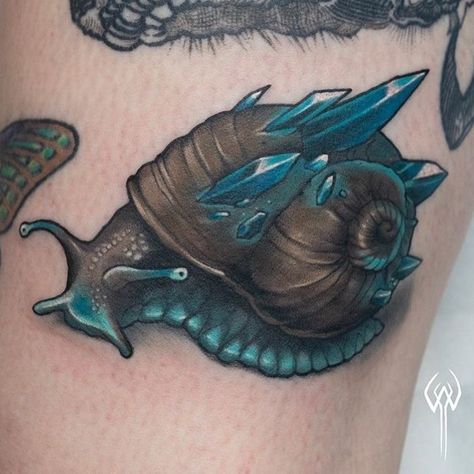 Tattoos American Traditional, Toad Tattoo, Snail Tattoo, Neo Tattoo, Nouveau Tattoo, Insect Tattoo, Tattoo Traditional, Spooky Tattoos, Trendy Tattoo