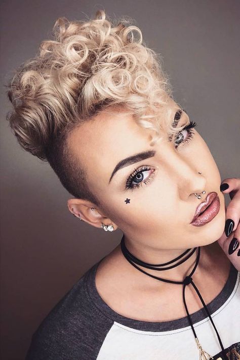 Curly Undercut Pixie #undercutpixie #pixiehaircut #undercut #haircuts Shaved Pixie Cut, Shaved Pixie, Wavy Pixie Cut, Curly Undercut, Short Curly Pixie, Pixie Cut With Undercut, Curly Pixie Cuts, Curly Pixie, Haircuts For Curly Hair