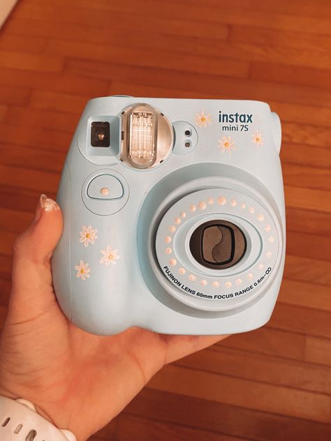 Camera Painting, Instax Camera, Polaroid Camera, Aesthetic Painting, Instax Mini, Sketch Book, Daisy, Mural, Arts And Crafts