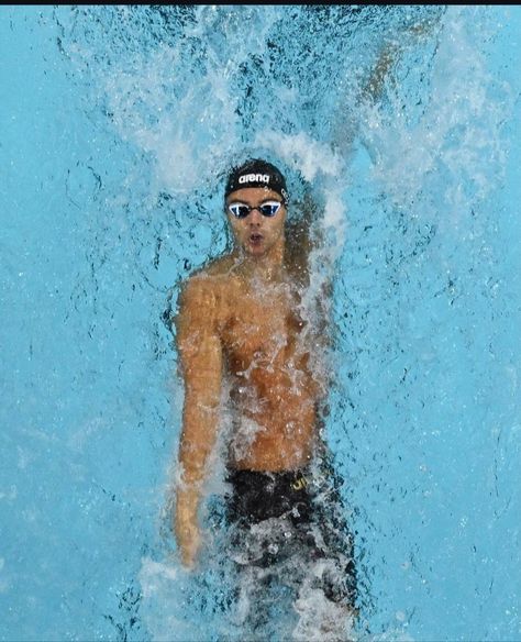 Male Swimmer Physique, Swimmer Aesthetic Male, Thomas Ceccon, Backstroke Swimming, Swimming Body, Fall Core, Male Swimmers, Men Bodies, Swim Team