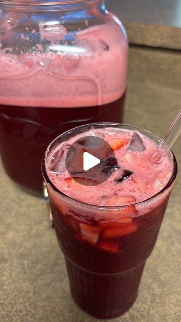 Hibiscus Water Benefits, Jamaica Water, Hibiscus Water, Mexican Drink Recipes, Hibiscus Drink, Flavored Water Drinks, Mexican Drinks, Drink Recipes Nonalcoholic, Vegan Drinks