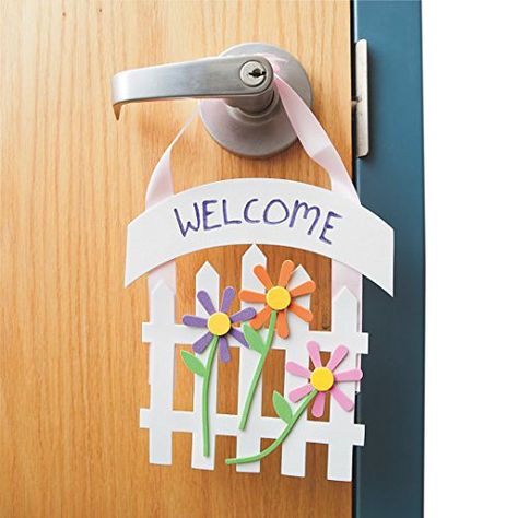 Welcome Door Hanger Craft Kit - Set of 12 Craft Ideas For Seniors, Easy Crafts For Seniors, Resident Activities, Elderly Crafts, Nursing Home Crafts, Ideas For Seniors, Activities Board, Cottage Village, Senior Crafts