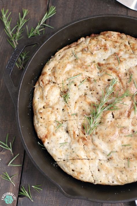 Sourdough Skillet Bread With Herbs Ww Sourdough Recipes, Recipes That Use A Lot Of Sourdough Starter, Stovetop Sourdough Recipes, Sourdough Skillet Bread, Sourdough Skillet Meal, Sourdough Quick Bread Recipe, Easy Sourdough Breakfast Recipes, Sourdough Quick Recipes, Savory Sourdough Bread