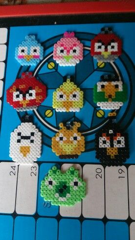 Angry birds Fused Beads, Red Angry Bird, Angry Birds Party, Pony Bead Crafts, Nerd Crafts, Pixel Beads, Bird Birthday, Bird Beads, Angry Bird