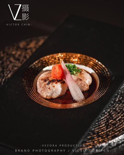 Yuimu Omakase 🇲🇾📸 Shooting “High-End Japanese Cuisine” Today! 🔥 Food Photography Results | Exquisite Food Special This Japanese restaurant focuses on luxury and sophistication 🖤❤️. With a red and black theme, even the tableware is carefully selected 🎏. The key question for our food photography is: Does it make you hungry? 😋 From the food itself, to the plating, tableware, and supporting backgrounds, every element enhances the shooting effect 📸. What captivates me the most is the subtle r... Red And Black Theme, Exquisite Food, Profile Ig, Professional Food Photography, Reflection Of Light, Ad Photography, Restaurant Specials, Photography Commercial, Black Theme