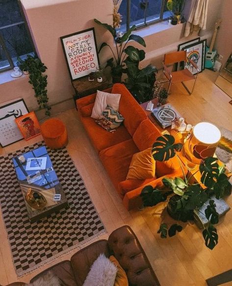 Funky Living Rooms, Retro Living Rooms, Apartment Vibes, Dream Apartment Decor, Future Apartment Decor, Flat Ideas, Apartment Aesthetic, Apartment Decor Inspiration, New Flat