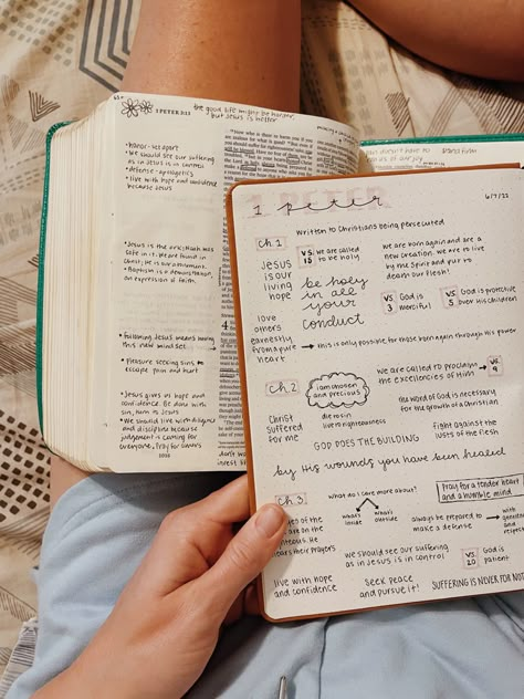 Aesthetic Sermon Notes, Bible And Notebook, Aesthetic Bible Journaling, Bible Journaling Notebook, Bible Journaling Aesthetic, Devotional Journal Ideas, Bible Notebook, Notes Bible, Church Notes