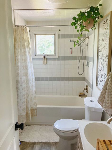 Extremely Small Bathroom, Extremely Small Bathroom Ideas, Ideas For Tiny Houses, Small Bathroom Feel Bigger, Corner Showers, Cramped Bathroom, Tiny House Exterior, Compact Bathroom, Shower Units