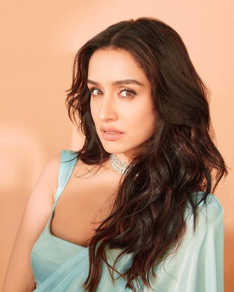 Shraddha ✶ (@shraddhakapoor) • Instagram photos and videos Shraddha Kapoor Cute, Shraddha Kapoor, Alia Bhatt, Bollywood Stars, Bollywood Celebrities, Girl Body, Girl Next Door, Actress Photos, Wedding Wear