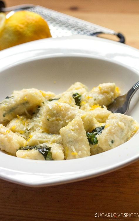 Basil ricotta gnudi in butter sauce Gnudi Recipe, Ricotta Gnudi, Quick Pasta Recipes, Pasta Fatta In Casa, Lemon Butter Sauce, Gnocchi Recipes, Vegetarian Pasta, Pasta Sauce Recipes, Italian Dinner