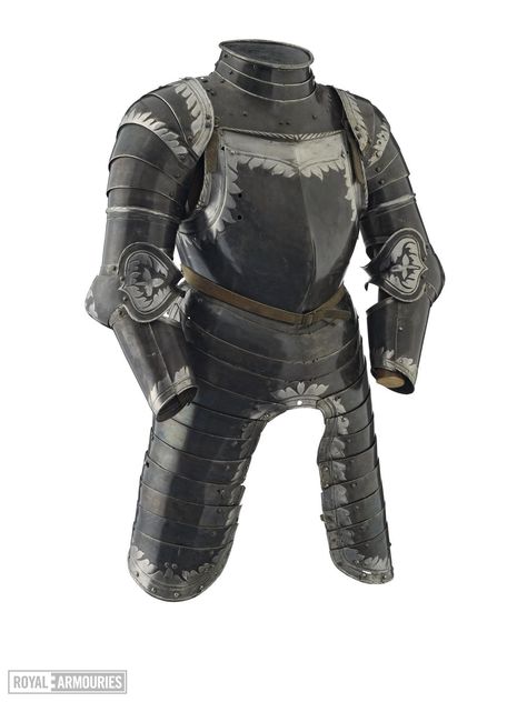 Black Plate Armor, Black Armour, Armor Medieval, Plate Armor, Costume Armour, Century Armor, Nuremberg Germany, Armor Clothing, Ancient Armor