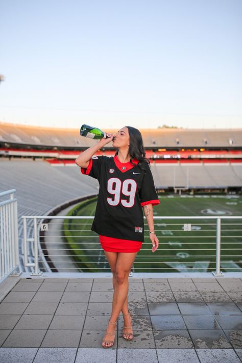 UGA graduation photos at Sanford Stadium Stadium Graduation Pictures, Uga Graduation Pictures, Uga Graduation, Graduation Photo Shoot, Poses Graduation, Sanford Stadium, Grad Shoot, Grad Pictures, Graduation Photography Poses