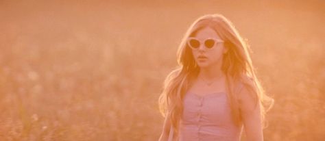 Chloë Grace Moretz in Hick(2011) Luli Mcmullen, Hick Movie, 2011 Aesthetic, Movie Pictures, Movie Aesthetic, Chloë Grace Moretz, Grace Moretz, Romantic Drama, Vintage Americana