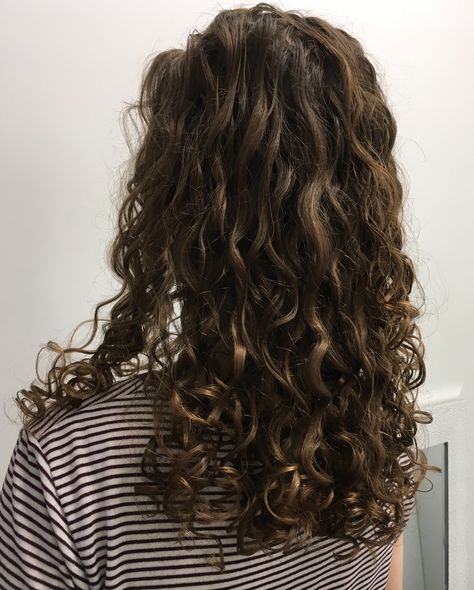 Hair Front View, Magical Hairstyles, Cute Curly Hair, Hair Front, Wavy Hair Care, Hair Styels, Highlights Curly Hair, Cute Curly Hairstyles, Haircuts For Curly Hair