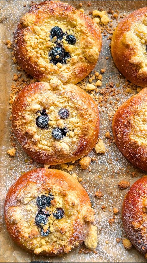 Blueberry & Custard Brioche Bun with Crumble | Food By Remi Blueberry Custard, Dessert Bakery, Brioche Rolls, Brioche Bun, Sweet Buns, Brioche Buns, Sweet Snacks Recipes, Healthy Sweets Recipes, Food Recepie