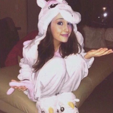 Ariana Grande 2010, Ariana Grande 2014, Uk Icon, Ariana Grande Victorious, Ariana Grande Tumblr, Ariana Grande Cat, Cat Valentine Victorious, Victorious Cast, Images Hello Kitty