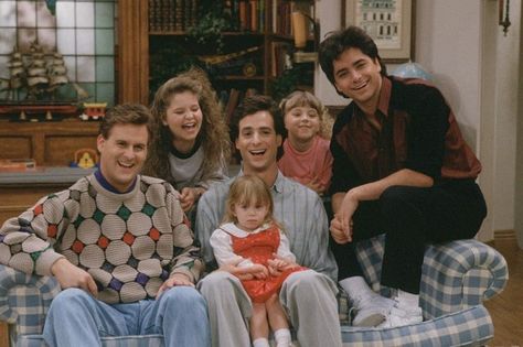 Love these group pictures #fullhouse #fullerhouse #fullerhouse2016 #fullerhousenetflix #tb #joeygladstone #djtanner #stephanietanner #michelletanner #dannytanner #unclejesse #jessekatsopolis #johnstamos #davecoulier #jodiesweetin #candacecameron #bobsaget #marykateolsen #ashleyolsen Full House Characters, Ice Queen Adventure Time, Full House Funny, Full House Tv Show, Full House Cast, Full House Quotes, Danny Tanner, Stephanie Tanner, Dj Tanner