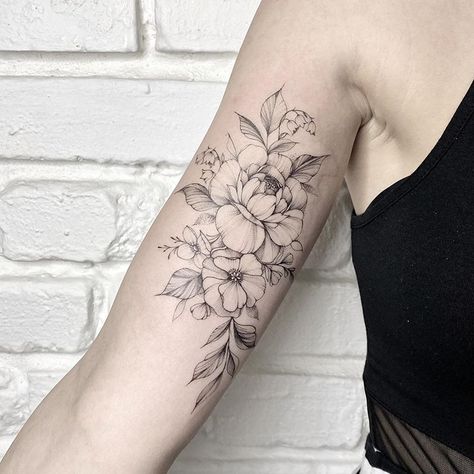 Terryemi Tattoo en Instagram: “Peony & poppy & lily of the valley ❤️” Floral Tattoo Ideas, Tattoo Ideas For Woman, Bicep Tattoo Women, Vet Nursing, Water Lily Tattoos, Inner Bicep Tattoo, Fineline Tattoo, Poppies Tattoo, Tattoo Sleeves