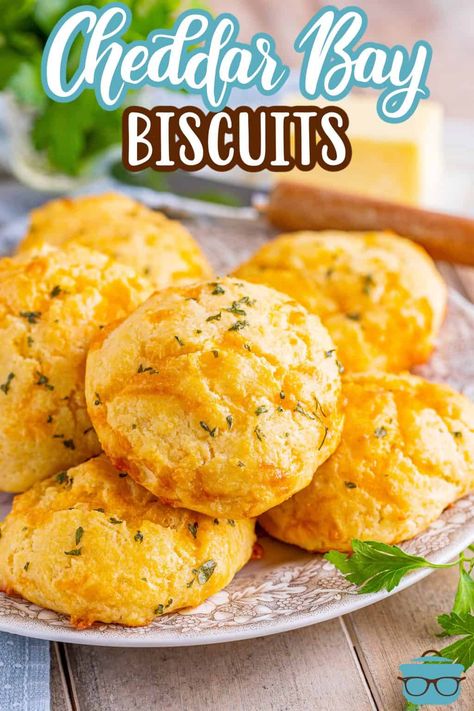 Red Lobster Cheddar Bay Biscuits - The Country Cook Red Lobster Copycat, Copycat Red Lobster, Traditional Bread Recipe, Biscuits Homemade, Red Lobster Cheddar Bay Biscuits, Cornbread Recipes, Dumpling Dough, Cheddar Bay Biscuits, Cheddar Biscuits