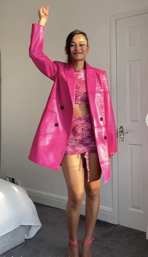 Pink Leather Outfit, Barbie Inspiration, Winter Y2k, Pink Vibes, Leather Outfit, Leather Blazer, Pink Leather, Red Leather, Red Leather Jacket