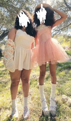 Different Body Sizes, Cottagecore Pastel, Cute Cottagecore, Average Body, Outfit Looks, Losing Weight Motivation, Two Friends, Diet Motivation, Friends Show