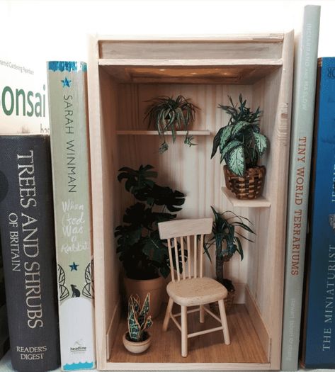 Tiny Book Nook, Bookshelf Nook, Miniature Bookshelf, Antique Living Room, Mini Bookshelf, Room Box Miniatures, Reading Corners, Bookshelf Art, Floating Bookshelves