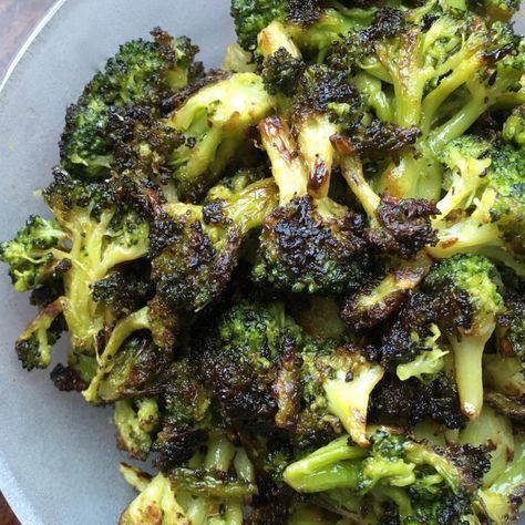 Blackened Broccoli Blackened Broccoli, Sesame Broccoli, Spicy Treats, Week Meals, Seared Pork Chops, Healthy Thanksgiving Recipes, North Indian Recipes, Broccoli Stir Fry, Asian Inspired Dishes