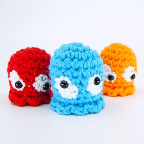 Pacman Ghosts Amigurumi – Club Crochet Pacman Ghosts, Club Crochet, Ghost Keychain, Pacman Ghost, Ghost Pattern, Finger Puppet, Finger Puppets, Crochet Hook Sizes, Crochet Art