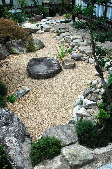 15 Cozy Japanese Courtyard Garden Ideas | Home Design And Interior Jardin Zen Miniature, Backyard Rock Garden, Japanese Courtyard Garden, Japanese Rock Garden, Waterwise Garden, Rock Garden Design, Backyard Garden Landscape, Small Backyard Gardens, Japanese Garden Design