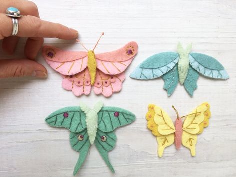 Wings Sewing Pattern, Garland Bouquet, Felt Butterflies, Felt Butterfly, Spring Butterflies, Felt Bouquet, Baby Mobil, Mushroom Crafts, Butterfly Mobile