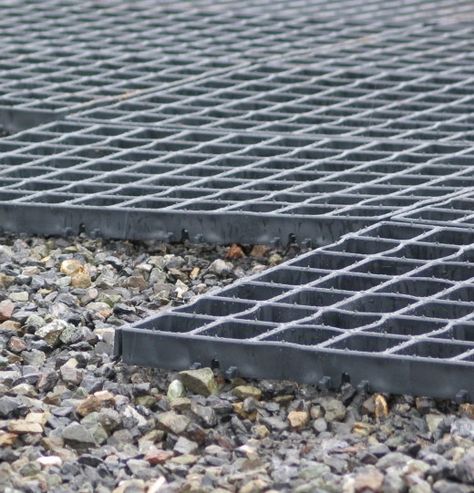 gravel underbase for drainage                                                                                                                                                                                 More Build Dog Kennel, Dog Kennel Flooring, Dog Potty Area, Kennel Ideas Outdoor, Cheap Dog Kennels, Dog Boarding Kennels, Dog Kennel Designs, Dog Kennel Cover, Diy Dog Kennel