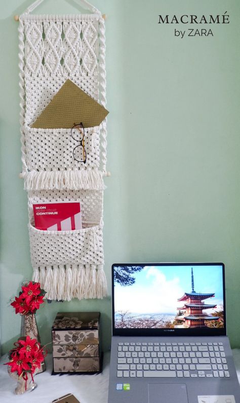 Macrame Wall Organizer, Macrame Pocket Wall Hanging Tutorial, Macrame Pocket Wall Hanging, Macrame Wall Pocket, Macrame Organizer, Macrame Pocket, Crochet Organizer, Hello Kitty Crochet, Macrame Plant Hanger Tutorial