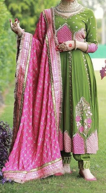 Anarkali Punjabi Suits, Suit Design Ideas, Bridal Suits Punjabi, Salwar Suit Design, Punjabi Suits Designer Boutique, Embroidery Suits Punjabi, Suits Punjabi, Punjabi Salwar, Designer Punjabi Suits