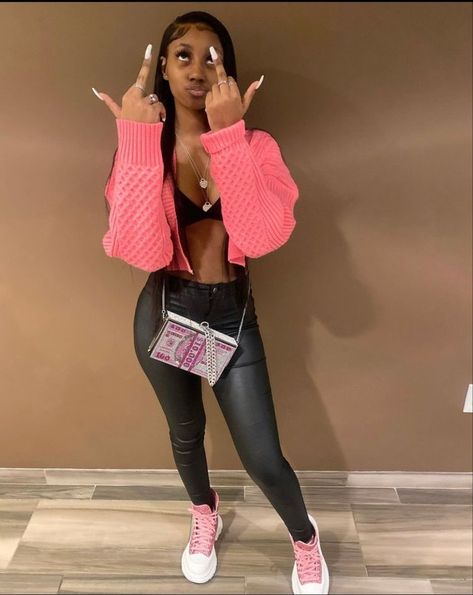 Middle Finger Pose, New Years Fit, Cropped Shirt Outfit, Birthday Fit, Alexander Mcqueens, Cute Birthday Outfits, Boujee Outfits, Teenage Fashion