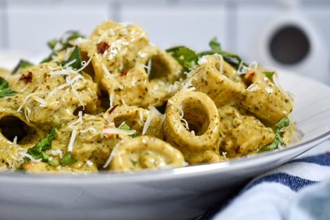 Creamy Pesto rigatoni – The table of spice Pesto Rigatoni Recipes, Pesto Rigatoni, Pasta Entrees, Rigatoni Recipes, Pesto Cheese, Creamy Frosting, Yummy Pasta, Italian Recipes Dessert, Main Course Dishes