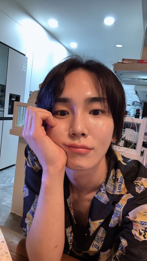 Key Boyfriend Material, Key Shinee Boyfriend Material, Shinee Boyfriend Material, Key Shinee, Shinee Key, The Soloist, Kim Kibum, 90s Aesthetic, Being Good