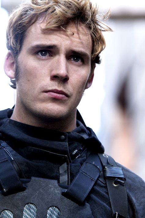 IN HONOR OF FINNICK, WHO SO WILLINGLY SACRIFICED HIS LIFE FOR KATNISS, REPIN THIS!!! Hunger Games Finnick, Johanna Mason, The Hunger Games Mockingjay, Mockingjay Part 2, I Volunteer As Tribute, Finnick Odair, Hunger Games Mockingjay, Sam Claflin, Hunger Games 3