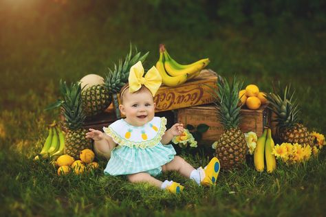 Fruits Theme Baby Photoshoot, Pineapple Photoshoot, Banana Photography, Fruit Photoshoot, Pineapple Photography, Yellow Fruits, Baby Pineapple, 2nd Birthday Photos, One Year Pictures