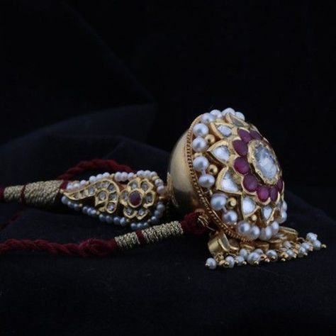 Rakhdi Borla Designs, Borla Rajasthani, Rajasthani Jewelry, Mang Tikka, Rajputi Jewellery, Subtle Makeup, Types Of Jewelry, Bridal Jewellery Design, Antique Jewelry Indian