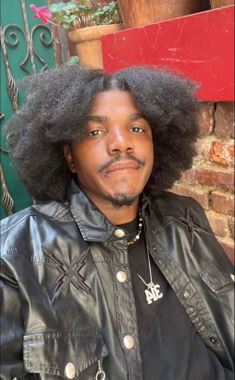 Smino Rapper, Cute Dreads, Gym Pictures, Black Men Hairstyles, African American Hairstyles, Curly Hair Men, Hair Reference, African Design, Dream Hair