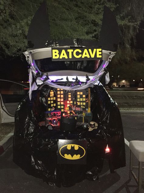 Bat cave for Halloween Trunk or Treat. Diy Trunk Or Treat, Diy Trunk, Halloween Trunk Or Treat, Halloween Car Decorations, Trunker Treat Ideas, Trunk Or Treat Ideas, Bat Cave, Treat Ideas, Trunk Or Treat