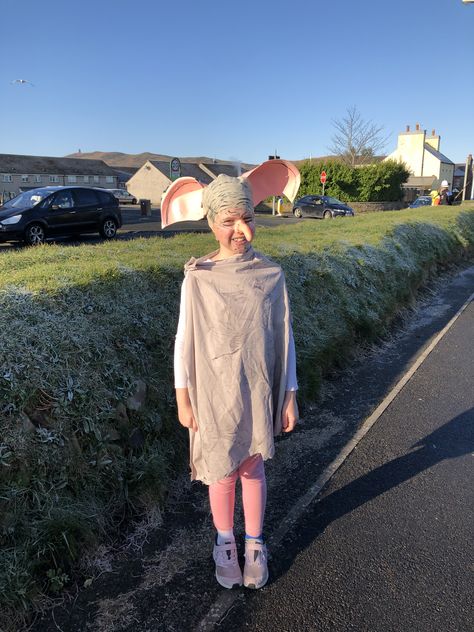 Harry Potter. World book day. Dobbie The House Elf, House Elf Costume, Dobby The House Elf, Harry Potter Kostüm, House Elf, World Book Day, Elf Costume, Elf House, Book Day